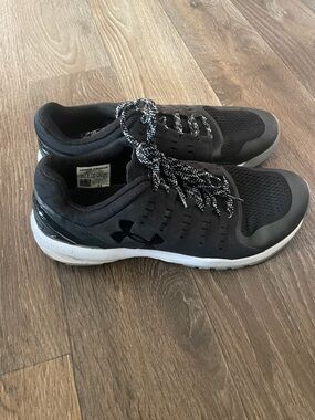 Under Armour Men's Black and White Training Sneakers